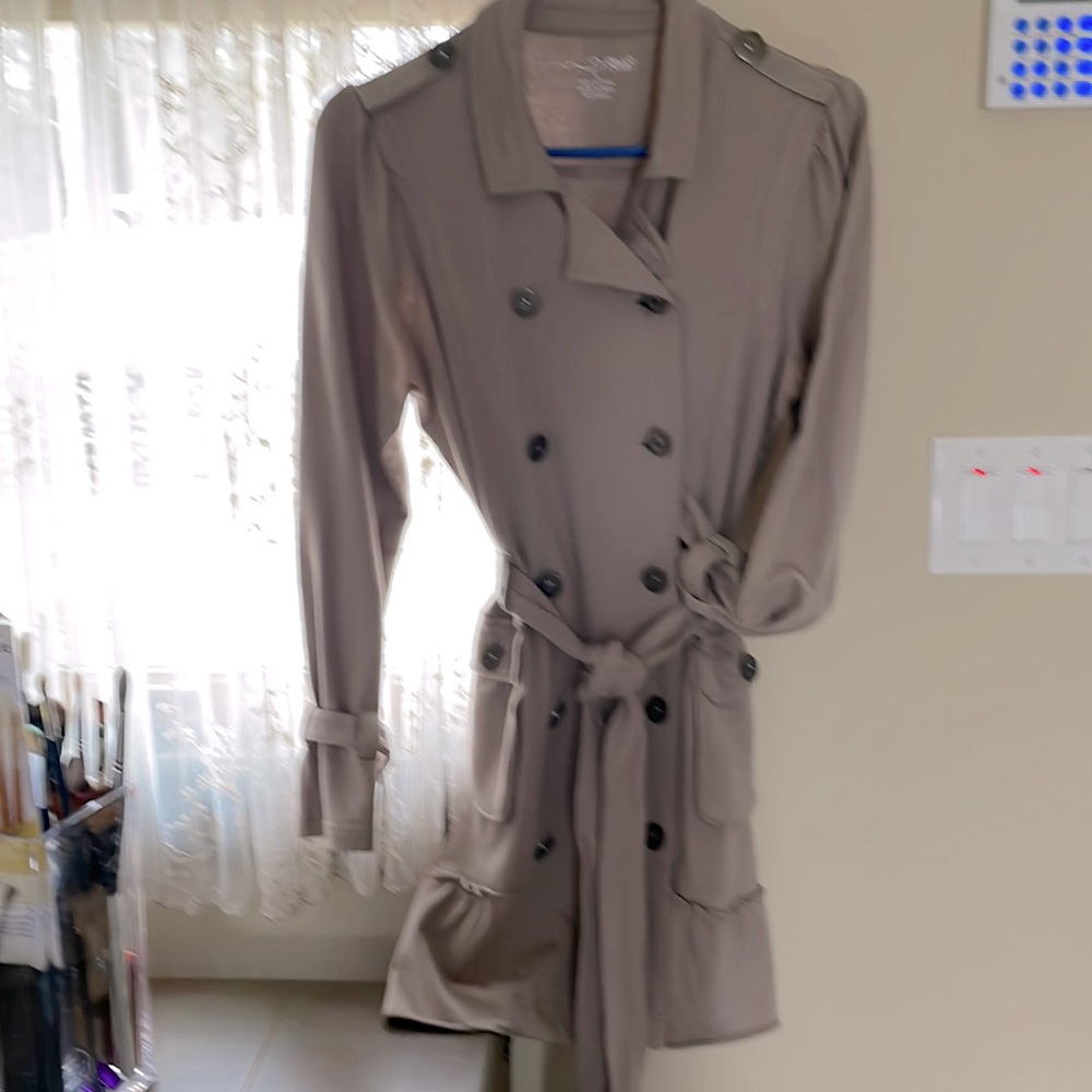 Spring jacket 100% cotton size Medium metal buttons gently worn